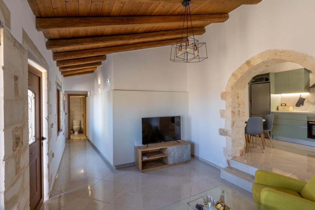 Wood And Stone Apartment Tsikalaria  Exterior photo
