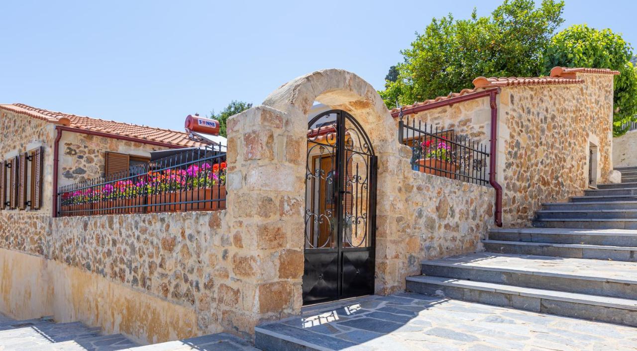Wood And Stone Apartment Tsikalaria  Exterior photo